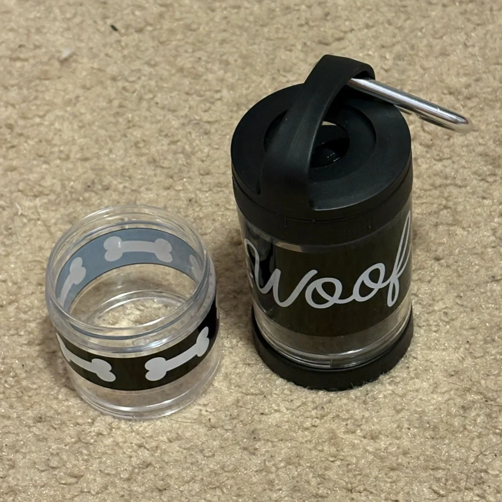 NWOT “woof” dog carrying case